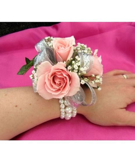 White Whisper Wristlet